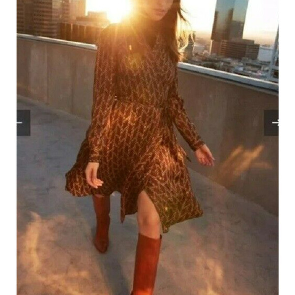 Trina Turk Chain Link Print Wrap Dress Size XS Brown Gold Silk Blend V-Neck - Picture 12 of 12